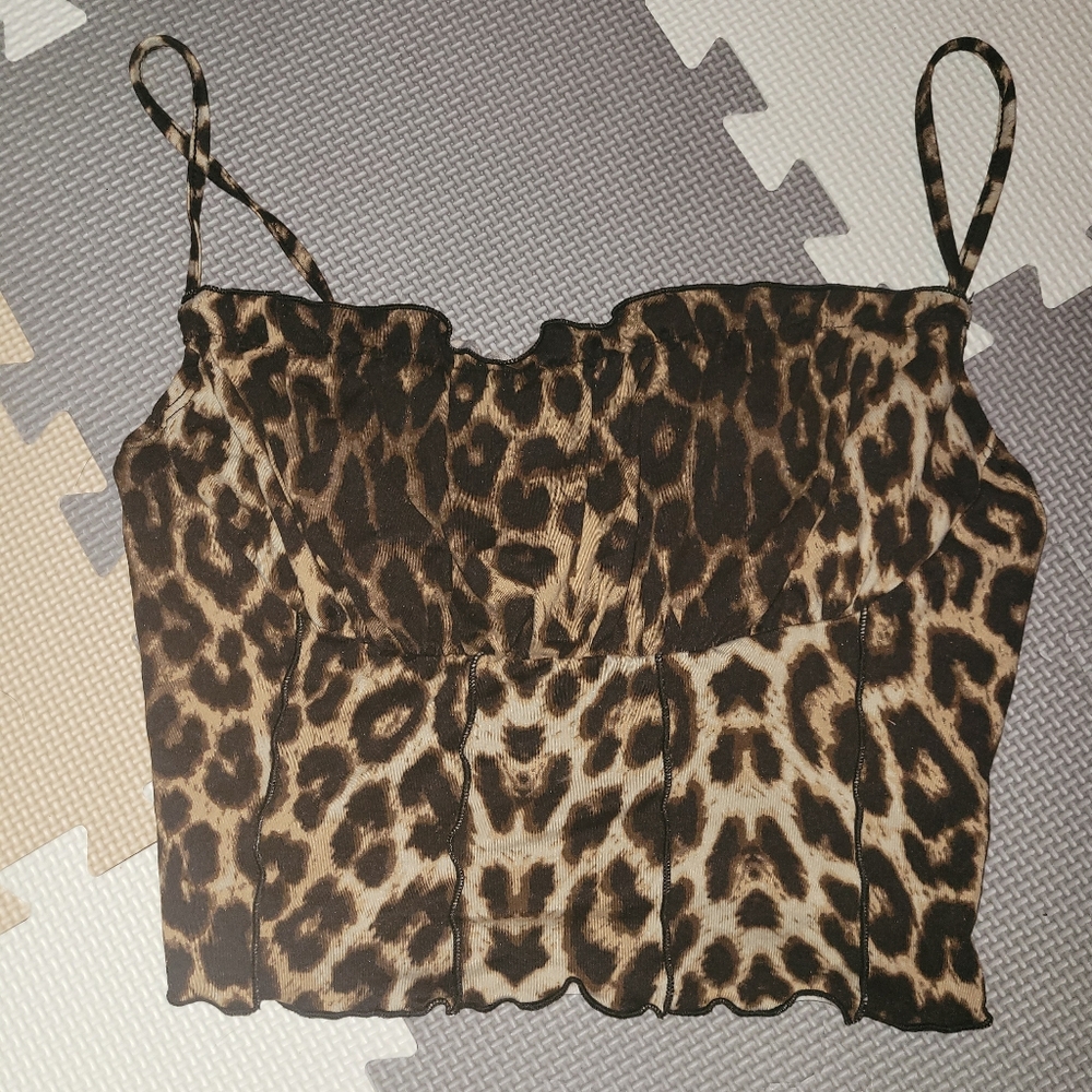 leopard print crop top